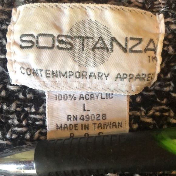 Sostanza L cardigan /geometric knit pattern /black and gray /buttons down front - Picture 11 of 11